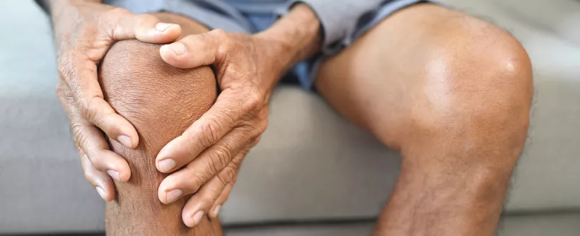 Врач рассказала, на какое заболевание суставов может указывать их хруст