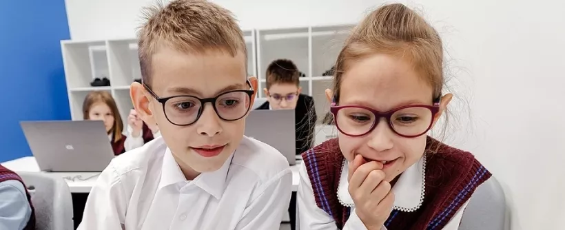 Не только гаджеты виноваты: что на самом деле портит зрение школьников 